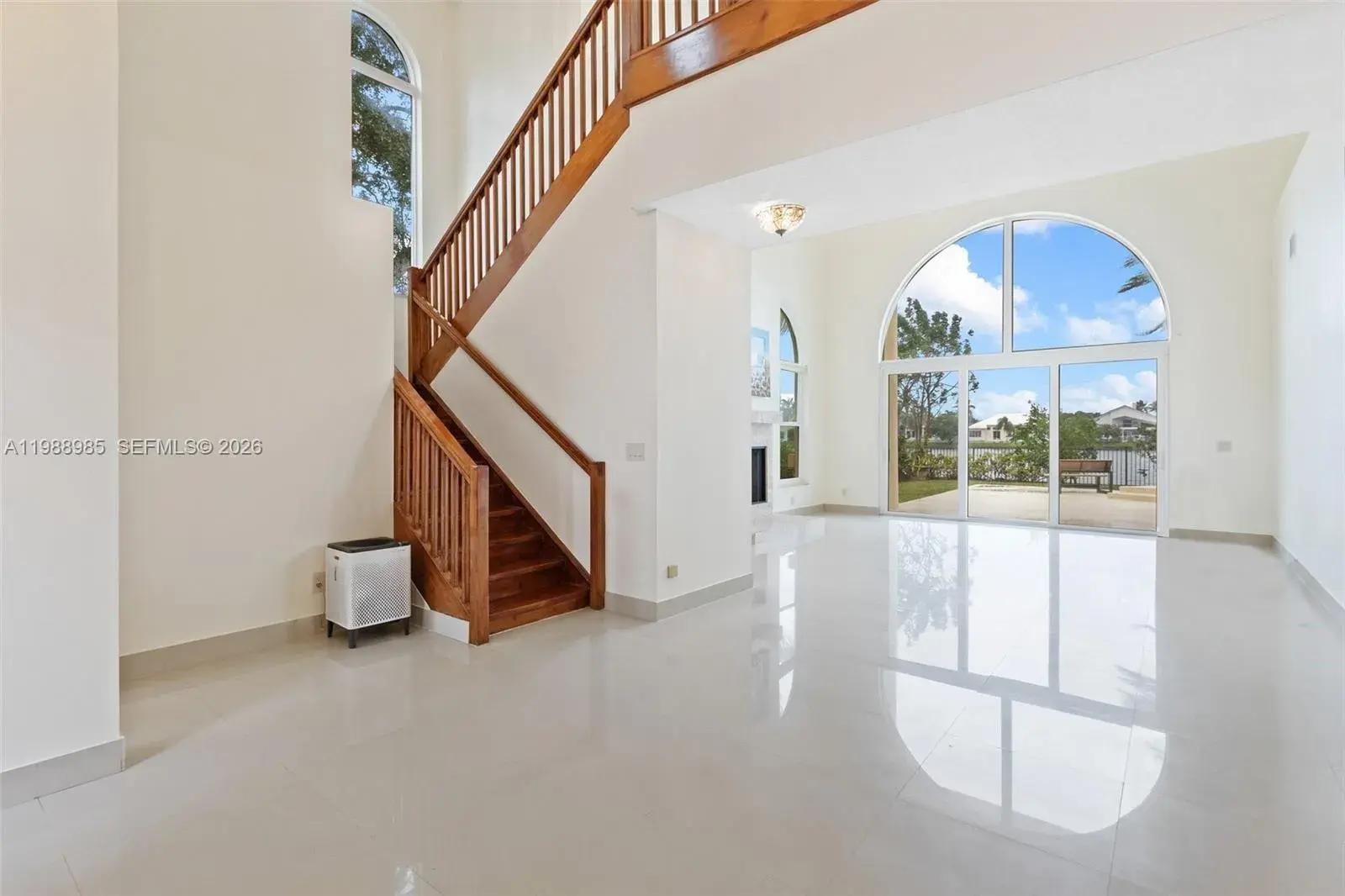 10091 NW 7th St, Plantation FL 33324