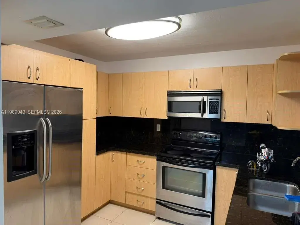 1 bedroom 1 bath Residential for sale at 2750 NE 183rd St # 1201, Aventura FL 33160