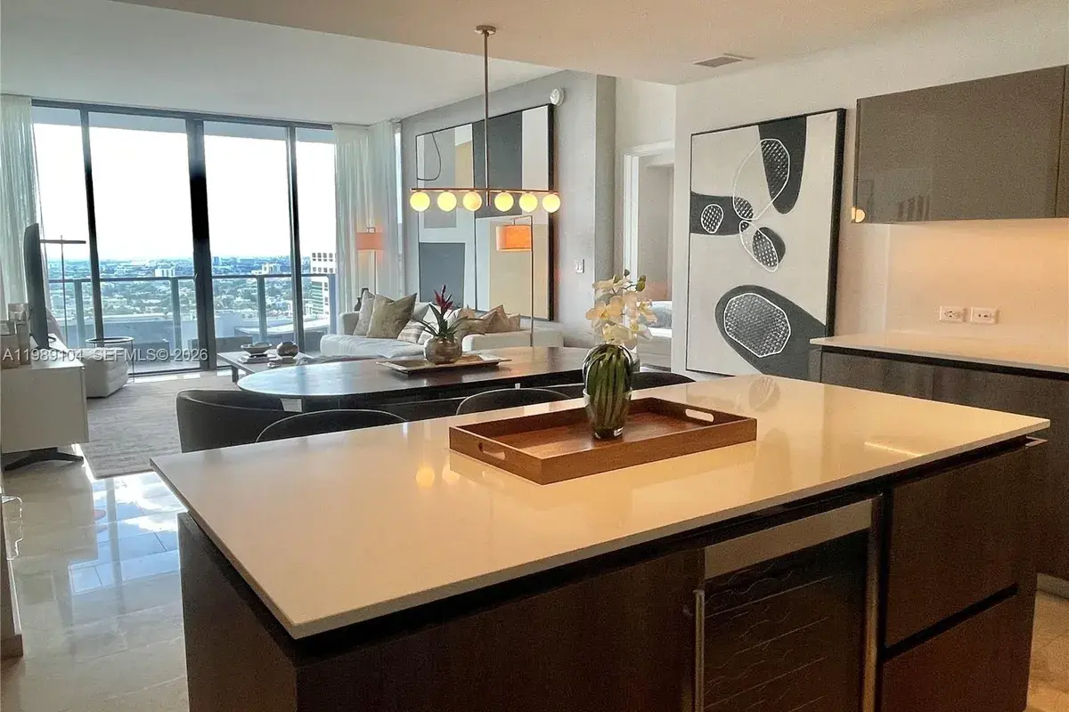 88 SW 7th St # 2404, Miami FL 33130