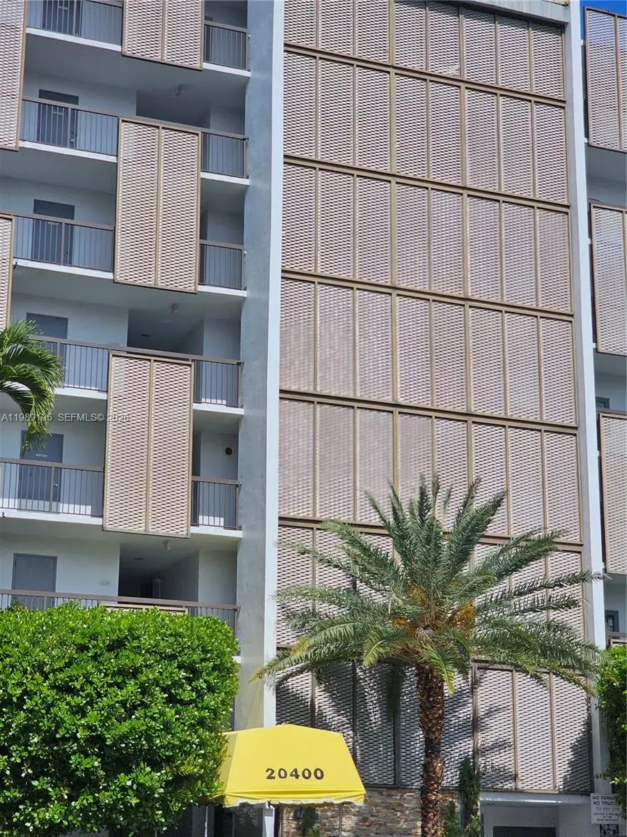2 bedroom 2 bath Residential for sale at 20400 W Country Club Dr # 601, Aventura FL 33180
