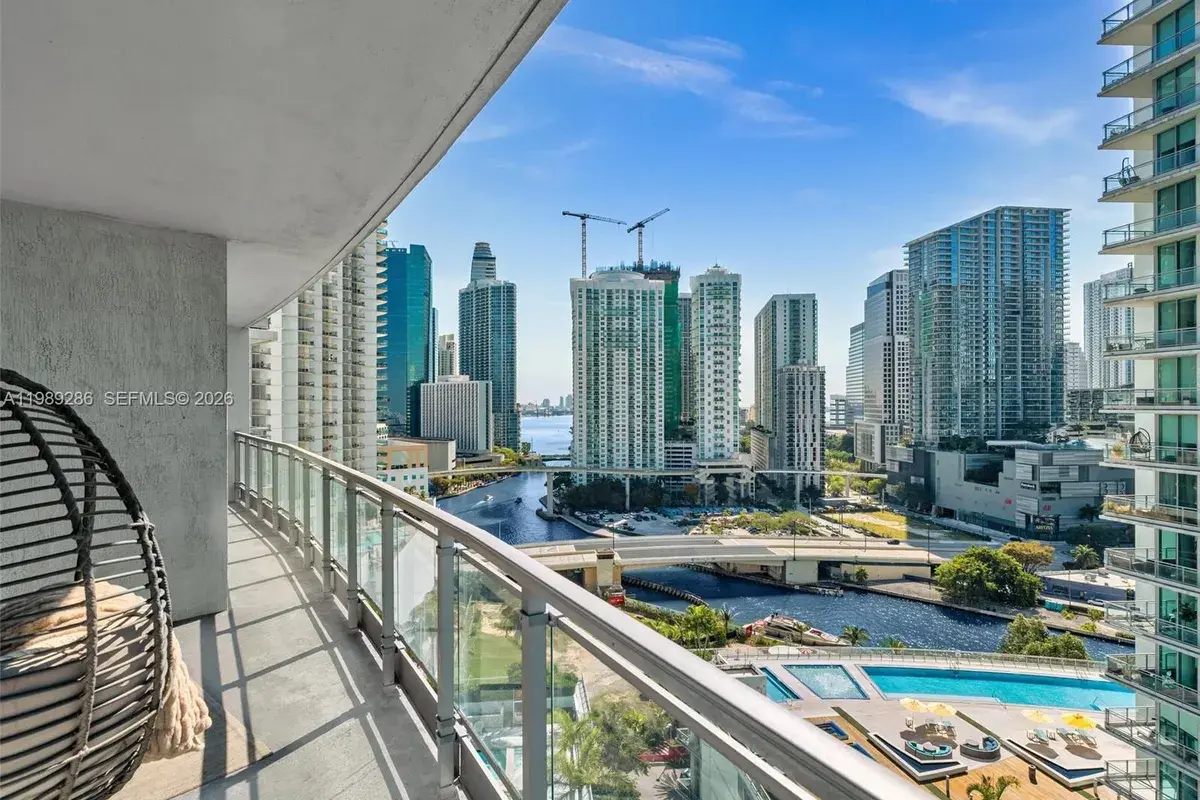 90 SW 3rd St # 2013, Miami FL 33130
