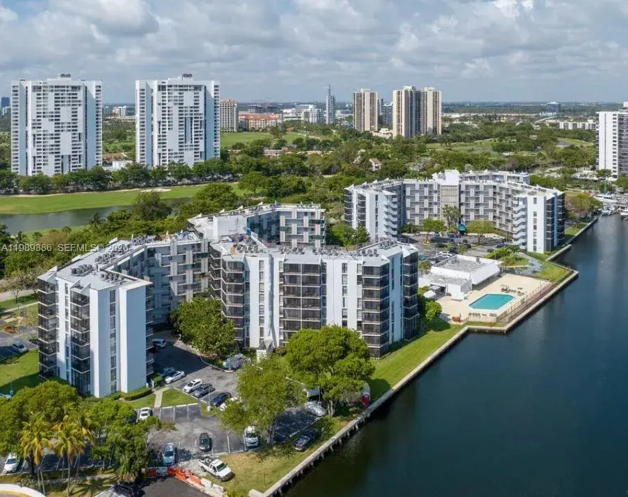 2 bedroom 2 bath Residential Lease for rent at 3401 N Country Club Dr # 718, Aventura FL 33180