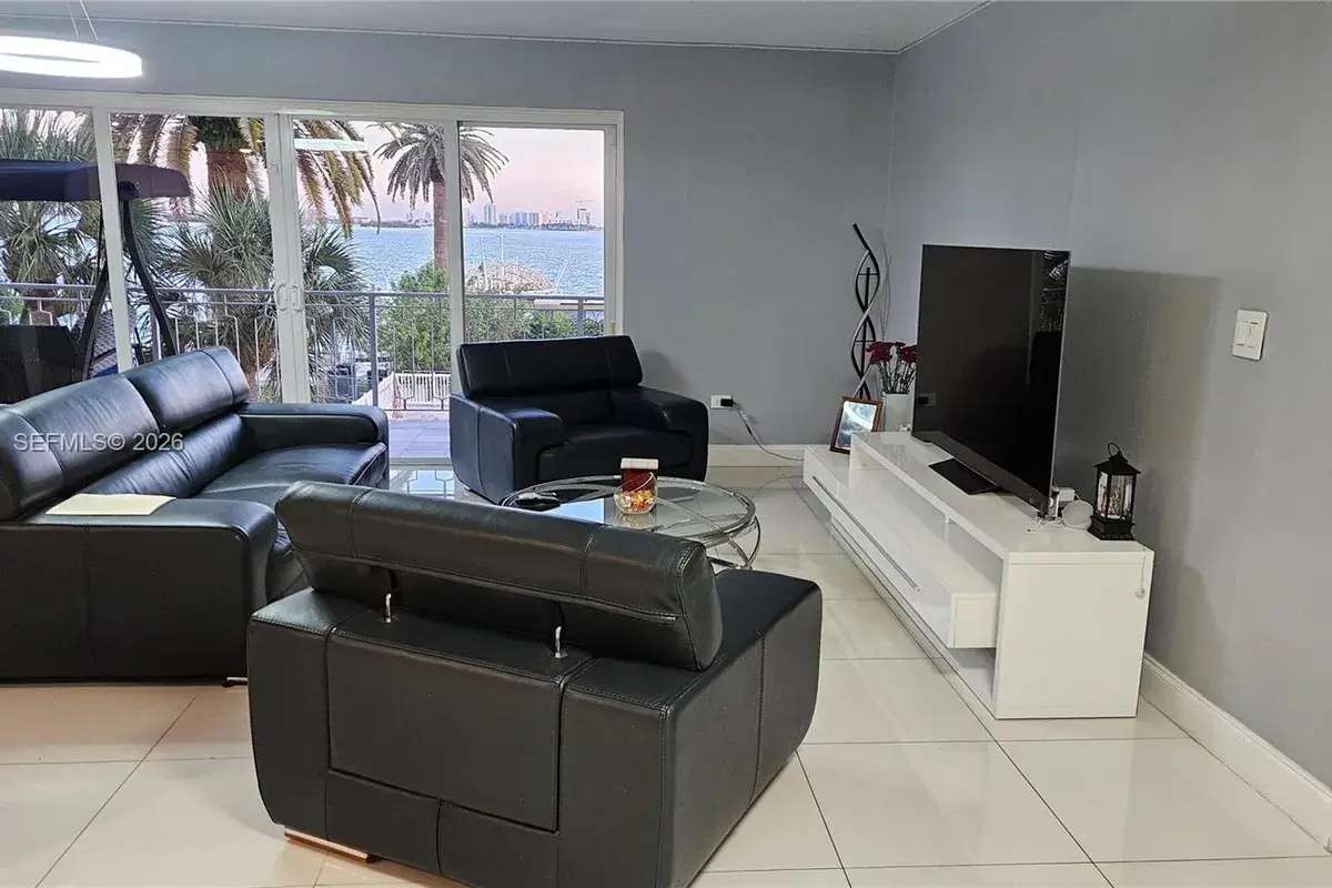 11111 Biscayne Blvd # 3F, Miami FL 33181