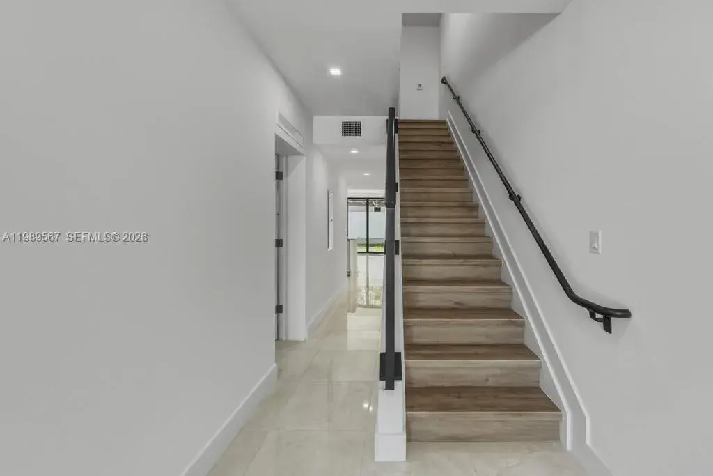 4150 S Oak Pl, Dania Beach FL 33314