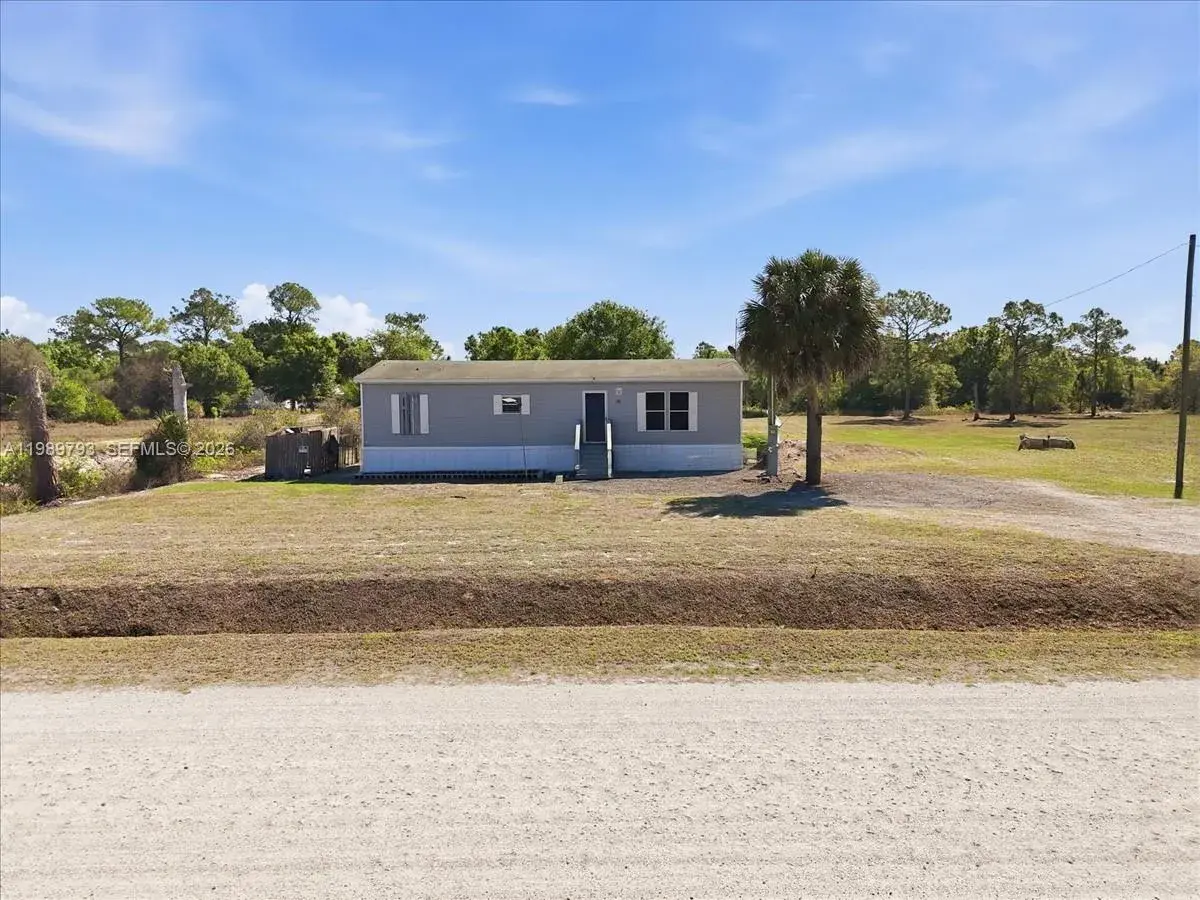 3 bedroom 2 bath Residential for sale at 415 S Kennel St, Clewiston FL 33440