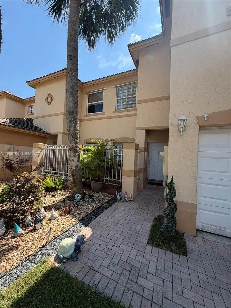3 bedroom 2 bath Residential for sale at 809 NW 170th Ter # 26, Pembroke Pines FL 33028