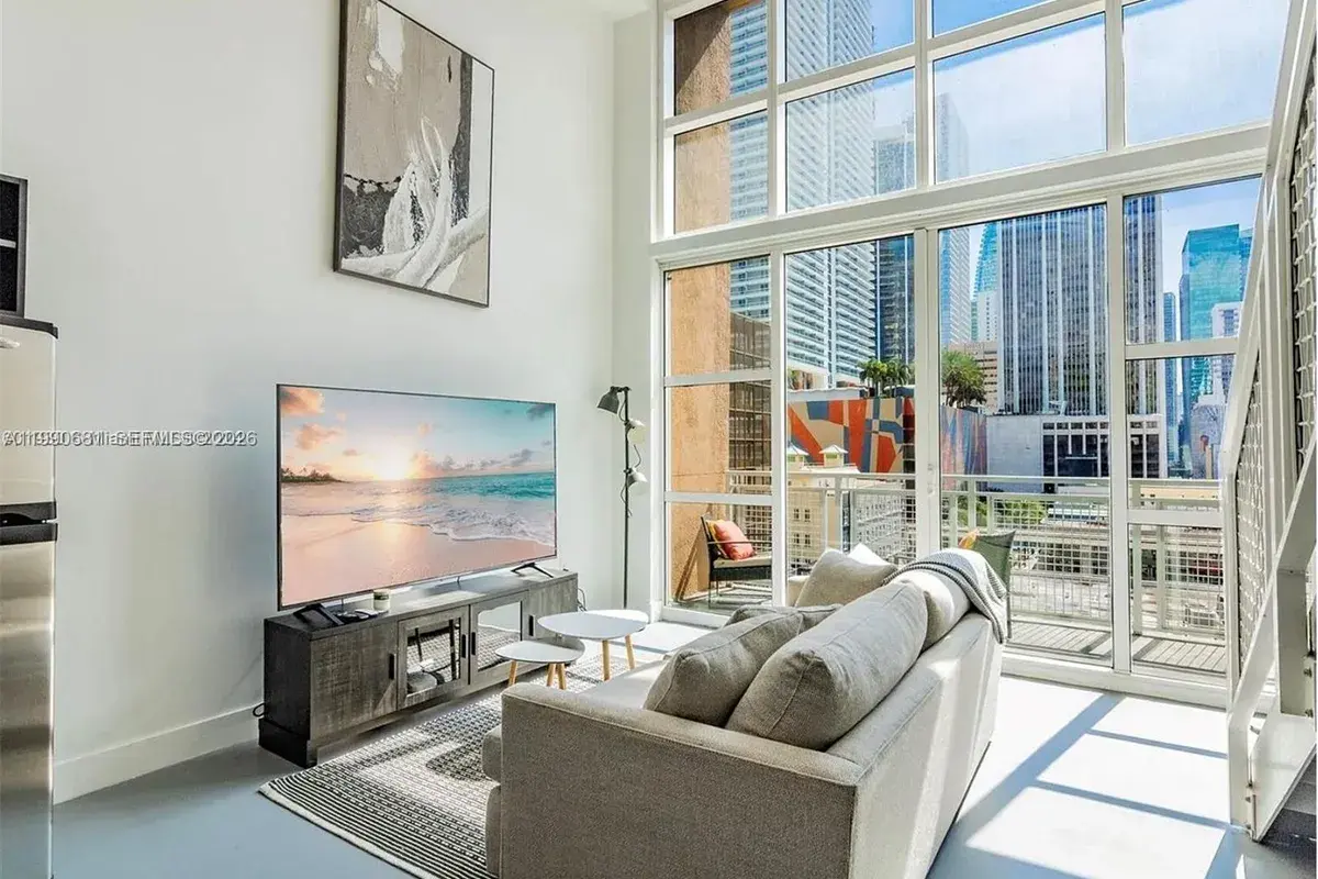 253 NE 2nd St # 617, Miami FL 33132