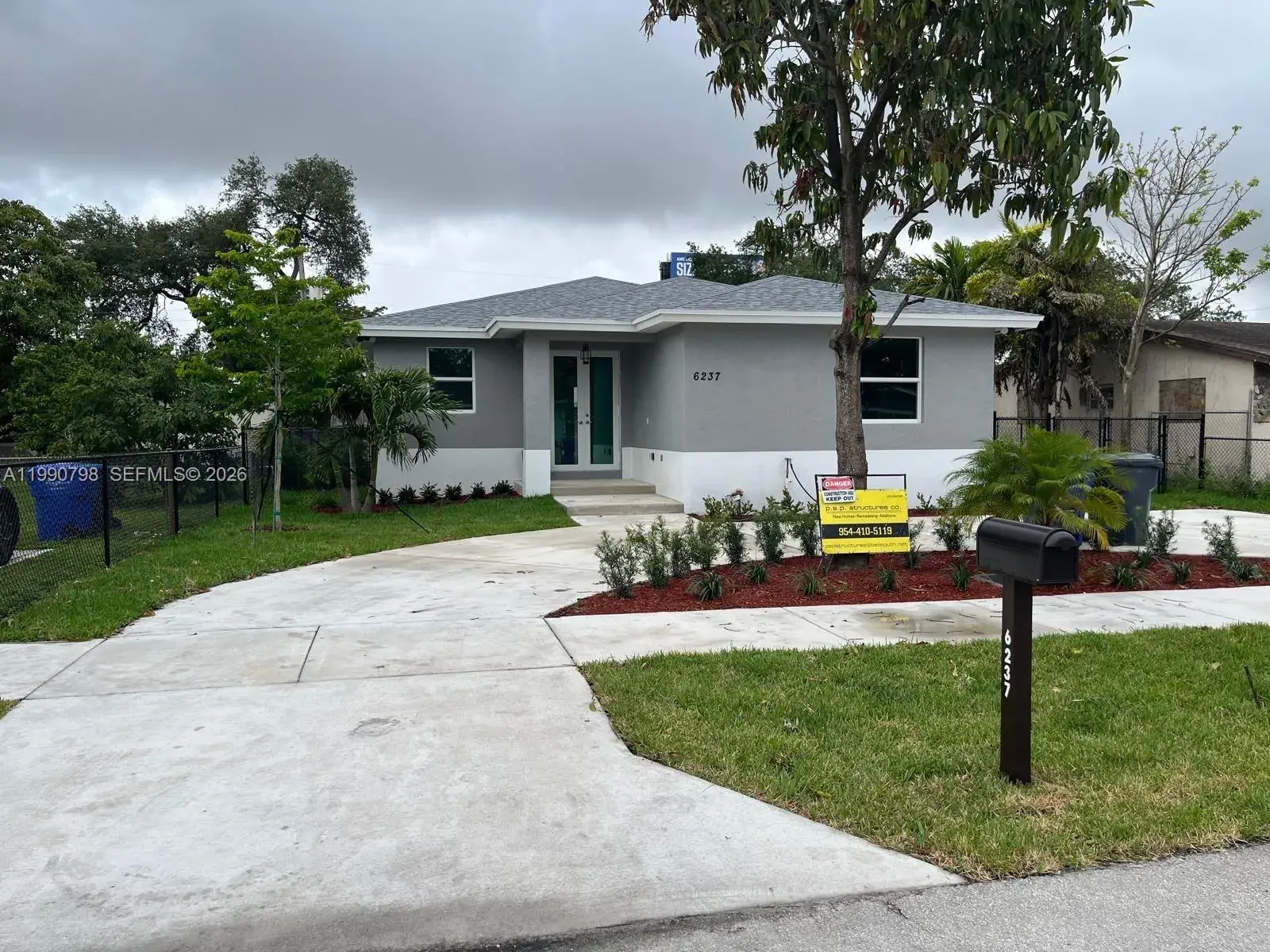 4 bedroom 3 bath Residential for sale at 6237 Lincoln St, Hollywood FL 33024