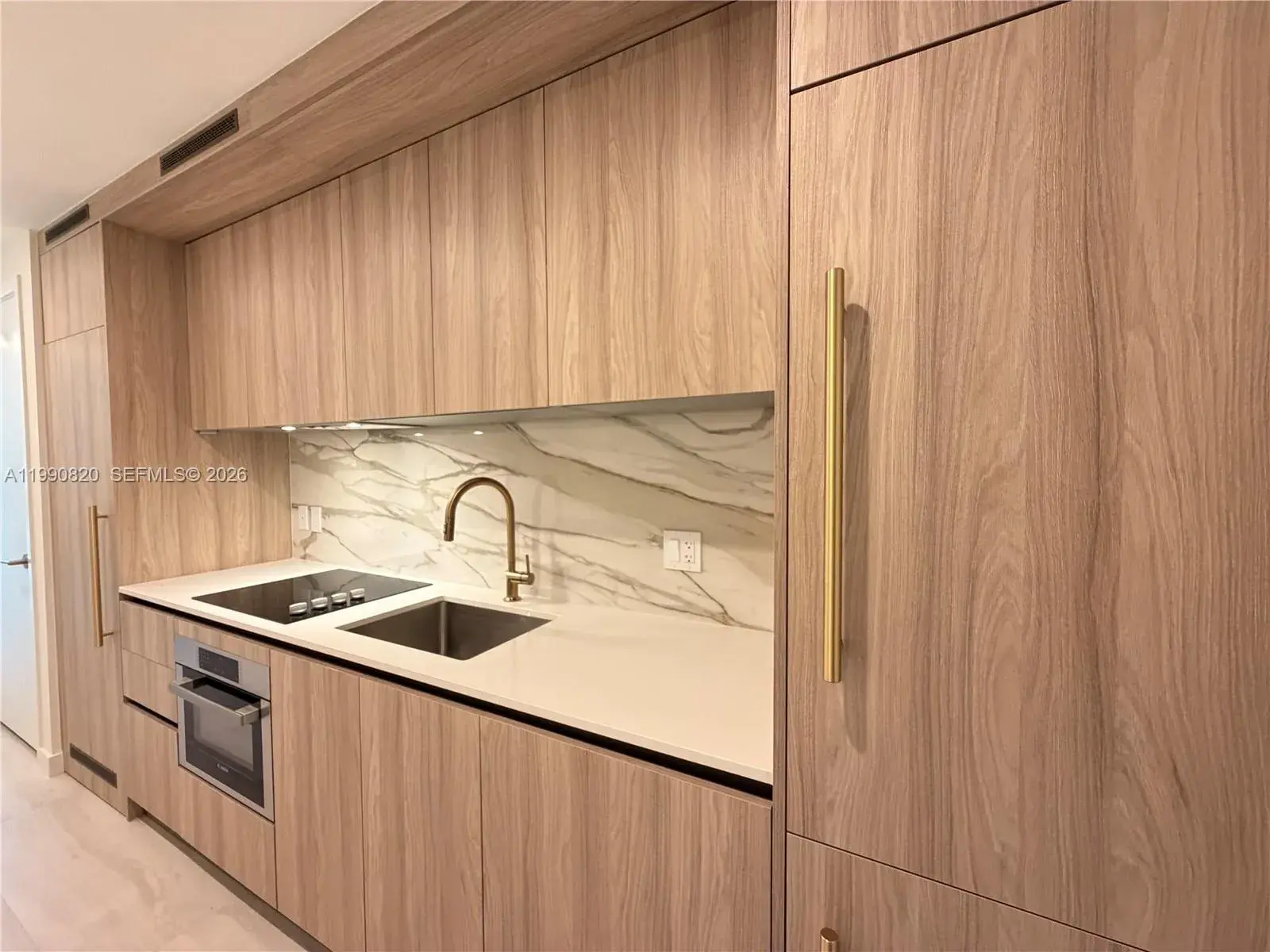 77 SE 5 # 2604, Miami FL 33131