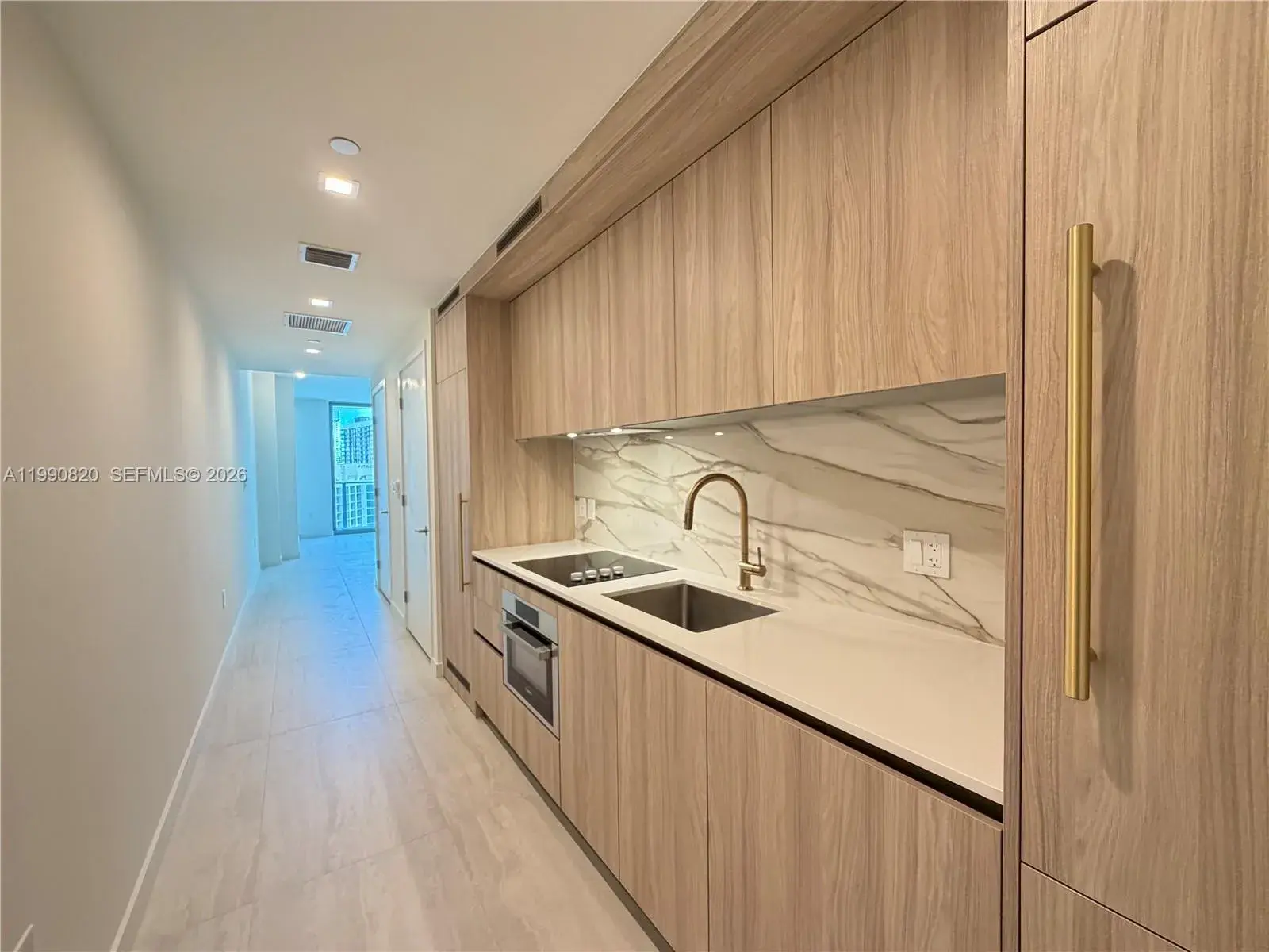 77 SE 5 # 2604, Miami FL 33131