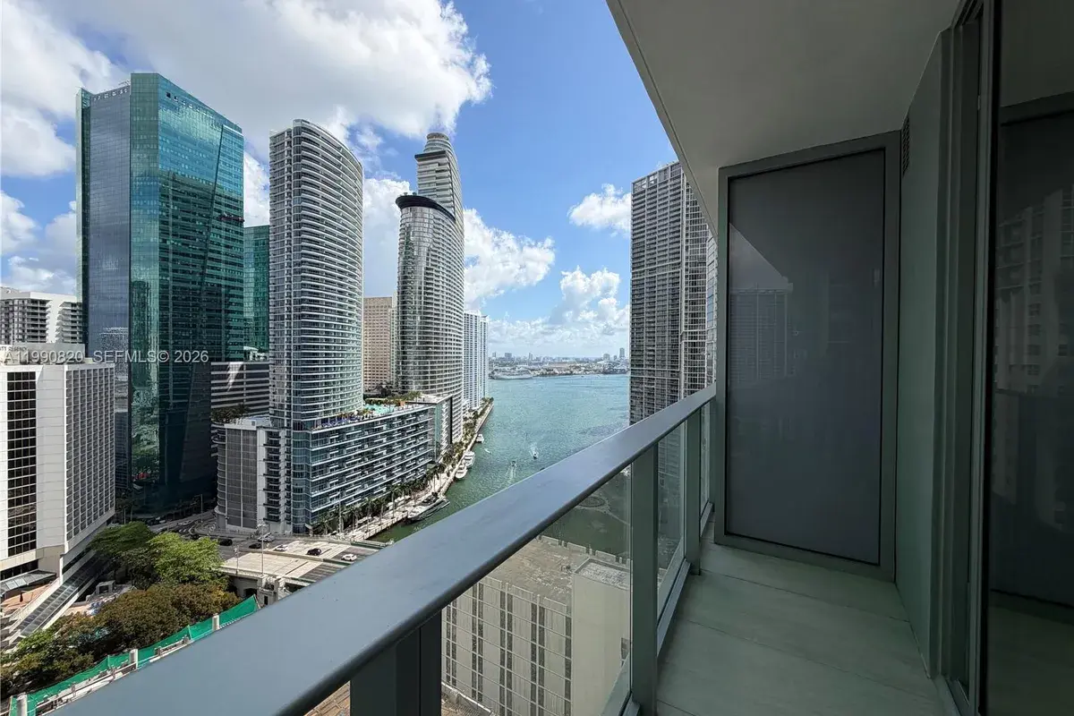 77 SE 5 # 2604, Miami FL 33131