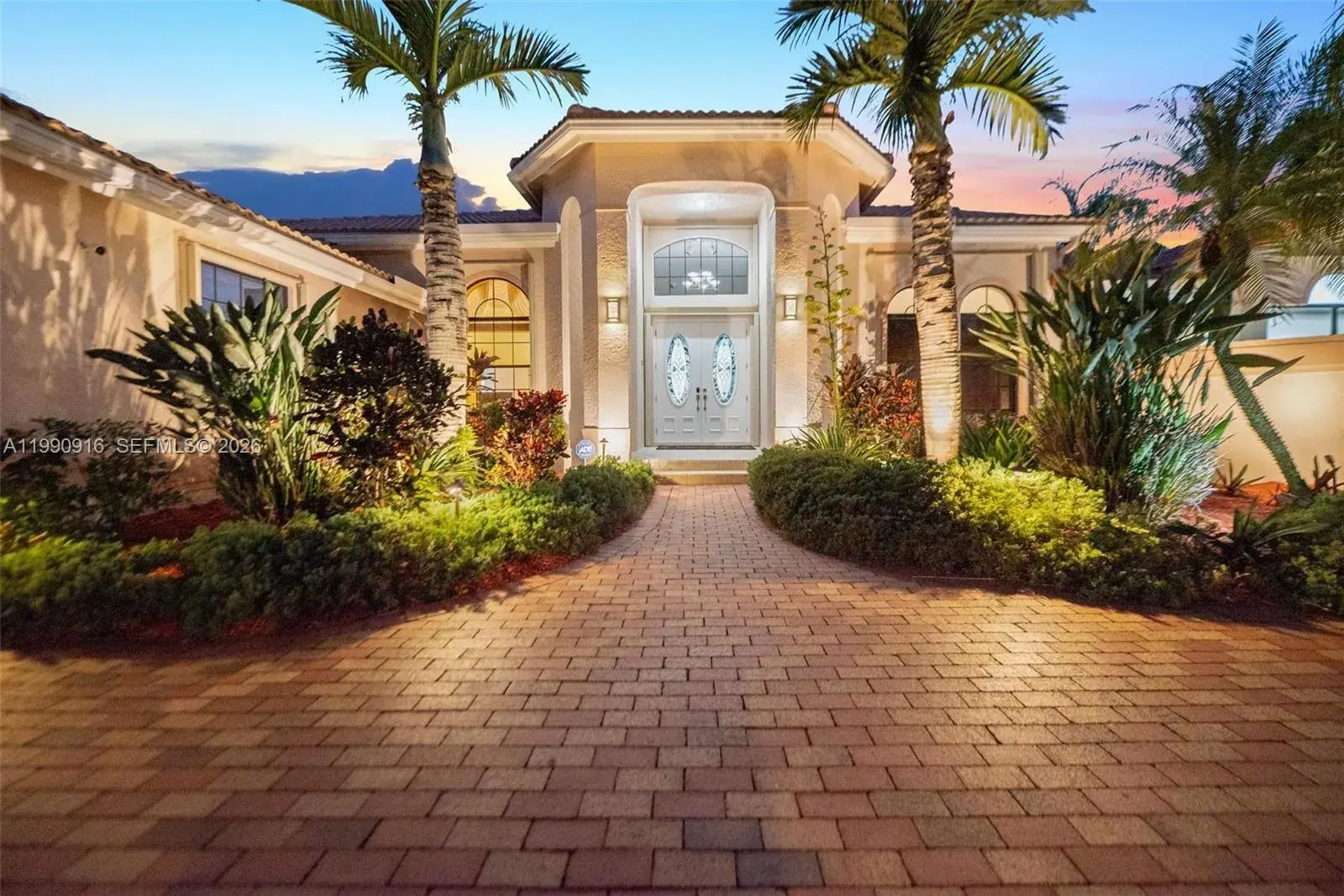 5 bedroom 3 bath Residential for sale at 392 Coconut Cir, Weston FL 33326