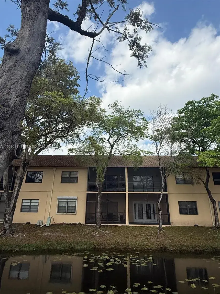 2 bedroom 2 bath Residential for sale at 2 Briarwood Cir # 212, Hollywood FL 33024