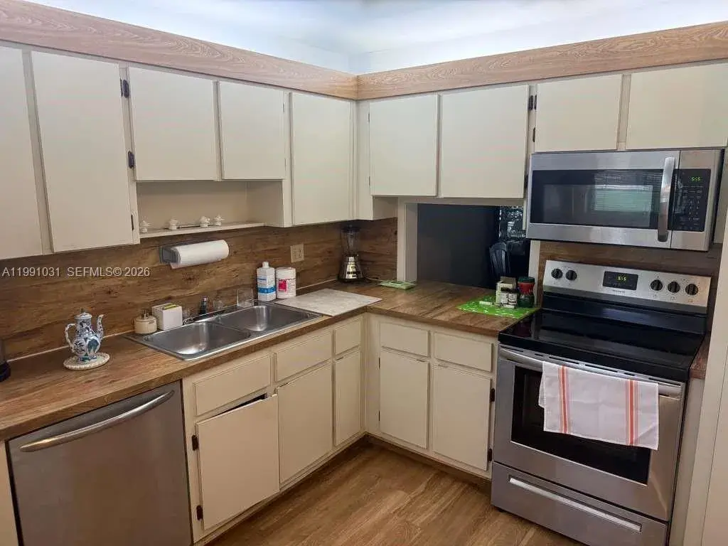 2 Briarwood Cir # 212, Hollywood FL 33024