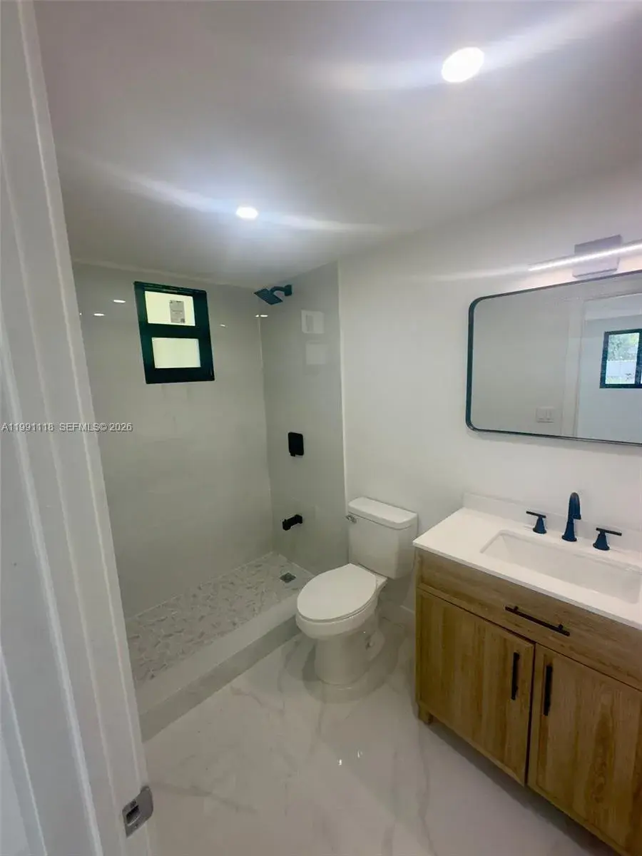 2110 NW 43rd St, Miami FL 33142