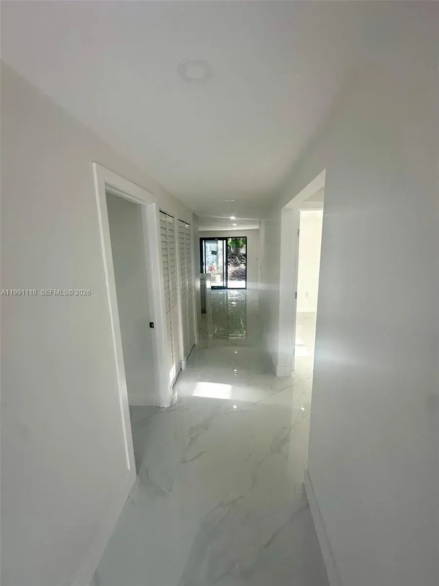 2110 NW 43rd St, Miami FL 33142