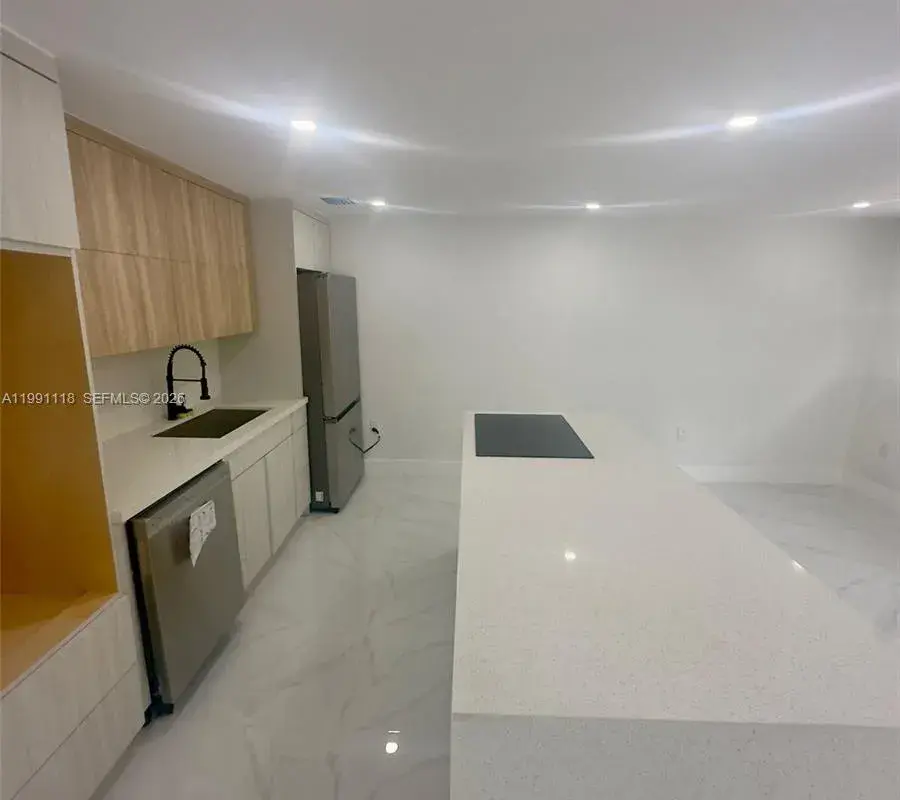 2110 NW 43rd St, Miami FL 33142
