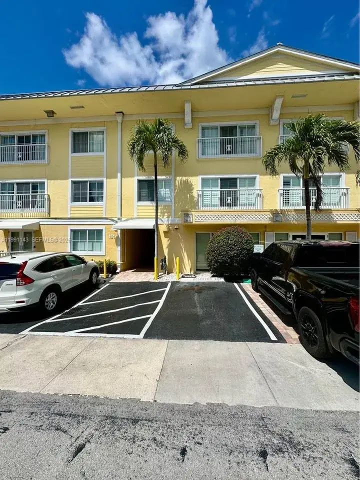 1 bedroom 1 bath Residential Lease for rent at 151 NE 16th Ave # 334, Fort Lauderdale FL 33301