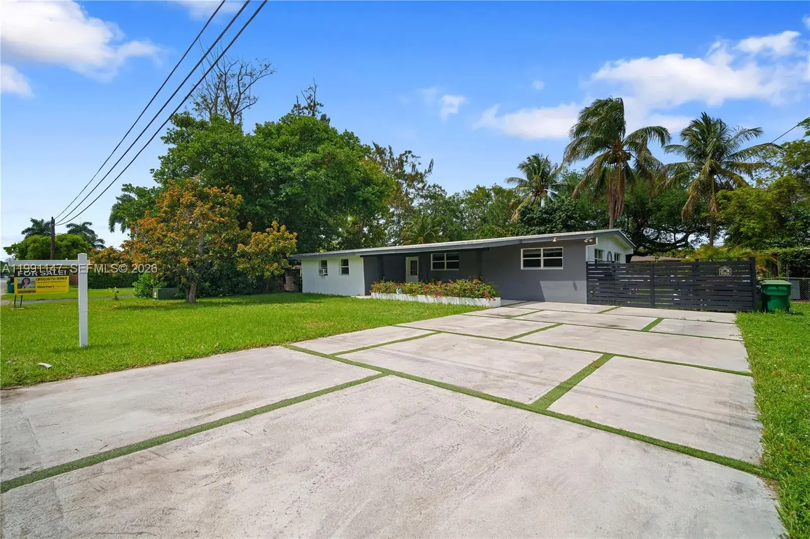 369 NE 158th St, Miami FL 33162