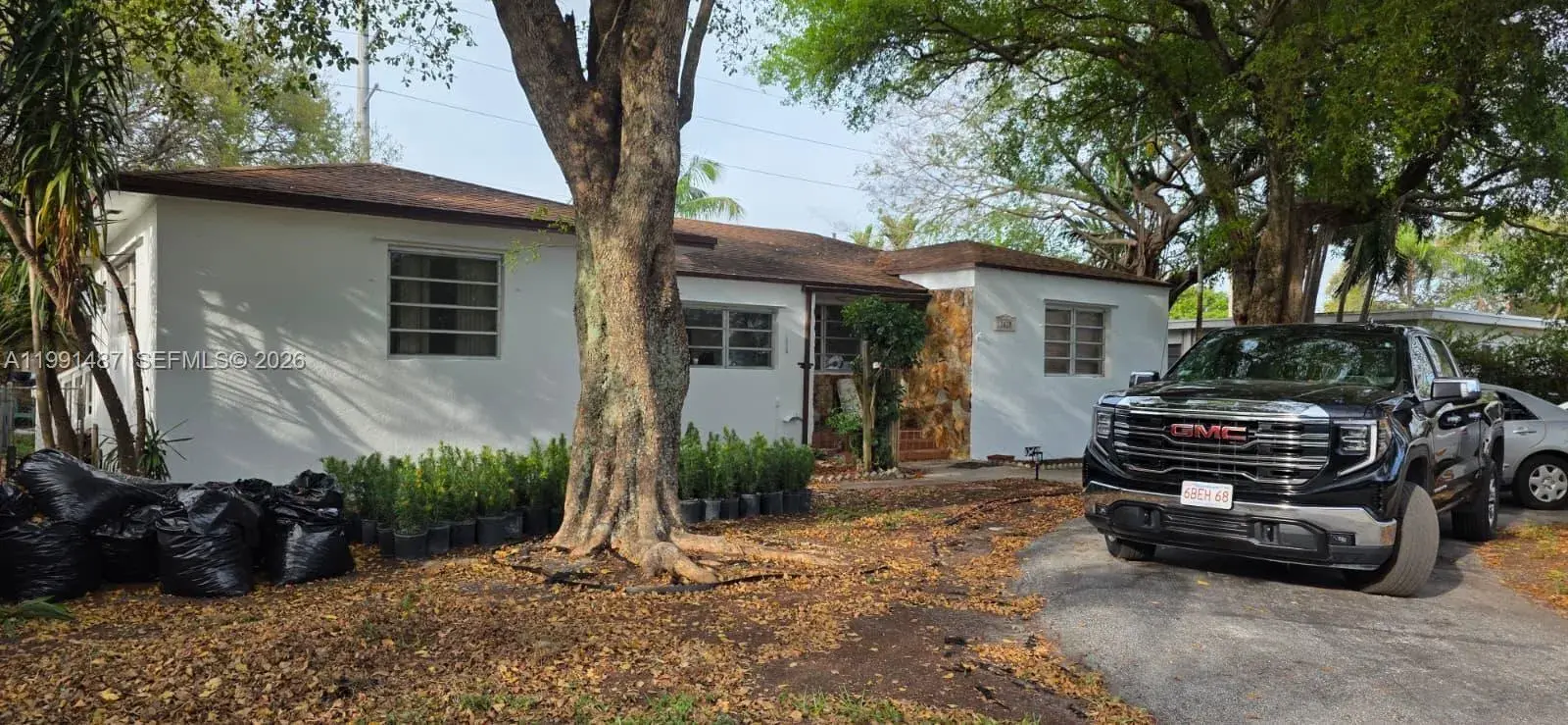 3 bedroom 2 bath Residential Lease for rent at 2619 Arthur St # 1, Hollywood FL 33020
