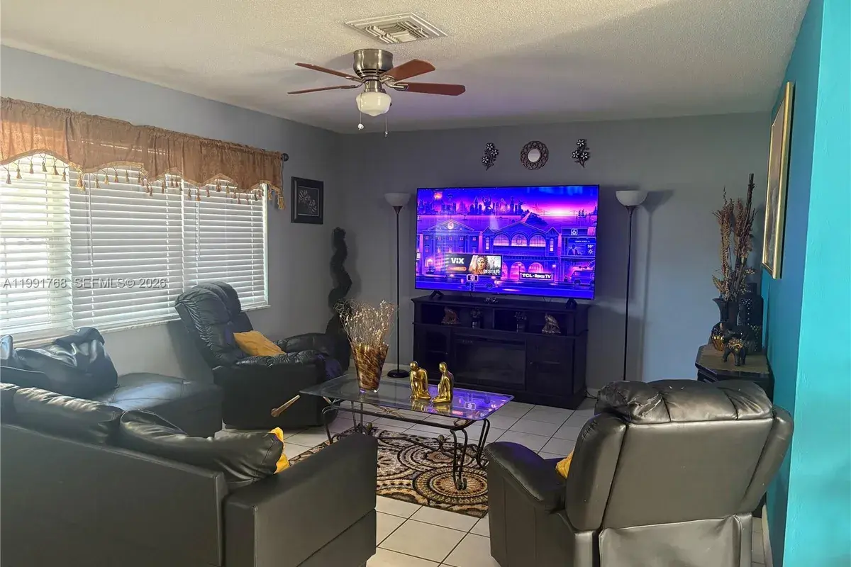 306 CANYON DR N, Lehigh Acres FL 33936