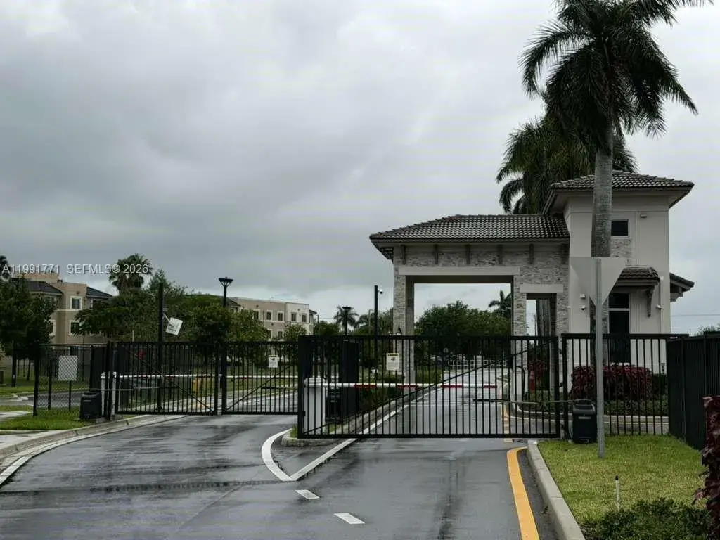 12436 NW 23rd Ct, Miami FL 33167