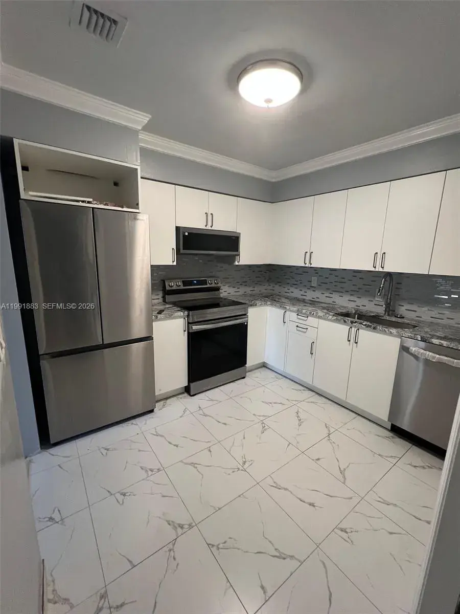 3 bedroom 2 bath Residential Lease for rent at 6610 Johnson St, Hollywood FL 33024