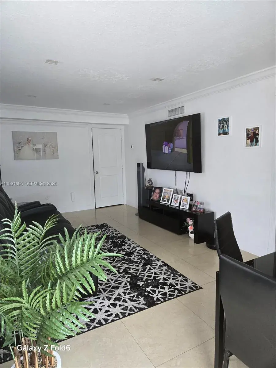 234 E 44th St, Hialeah FL 33013