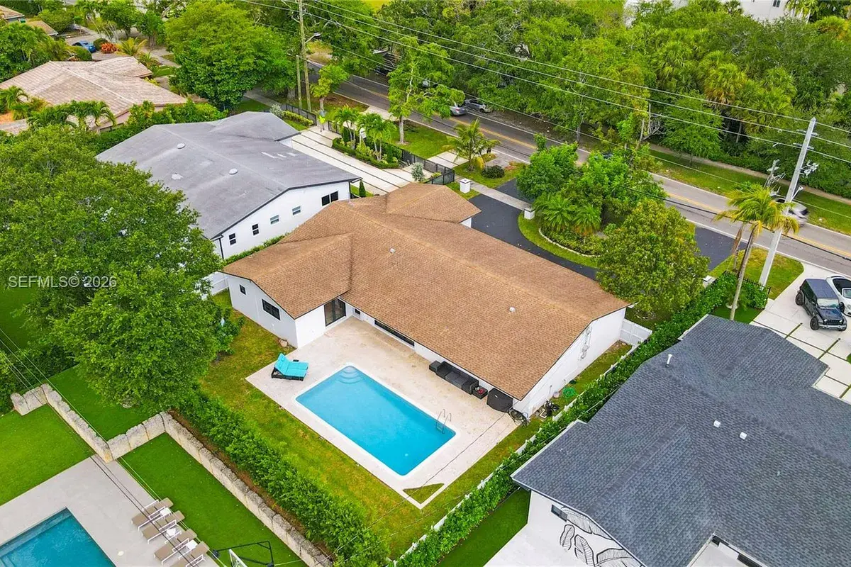 1850 NE 199th St, Miami FL 33179