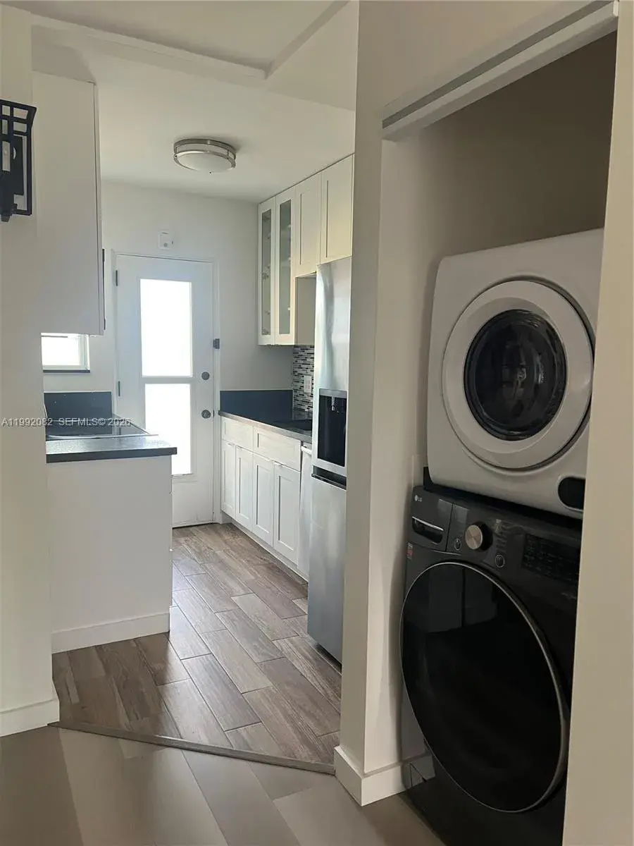 2 bedroom 1 bath Residential Lease for rent at 225 SE 16th Ave # 3, Fort Lauderdale FL 33301
