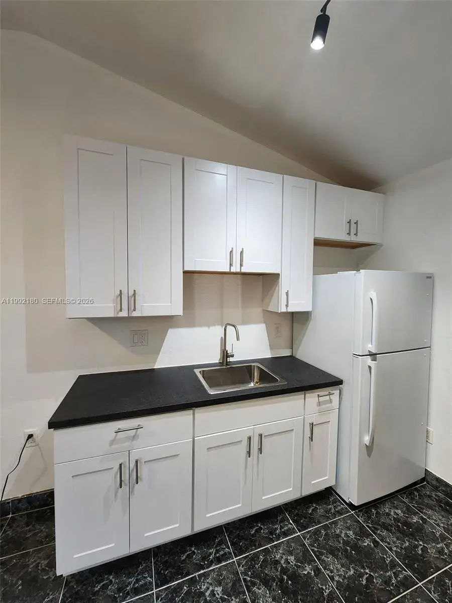 1 bath Residential Lease for rent at 1916 Coolidge St # 1, Hollywood FL 33020