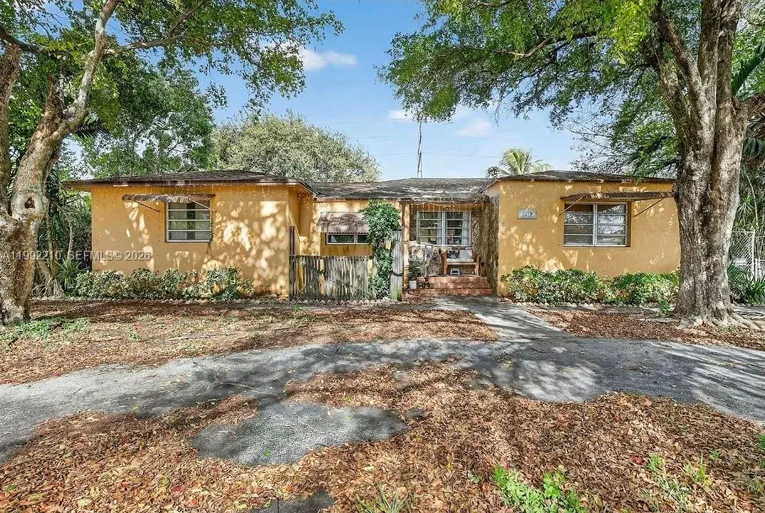2 bedroom 1 bath Residential Lease for rent at 2619 Arthur St # 3, Hollywood FL 33020