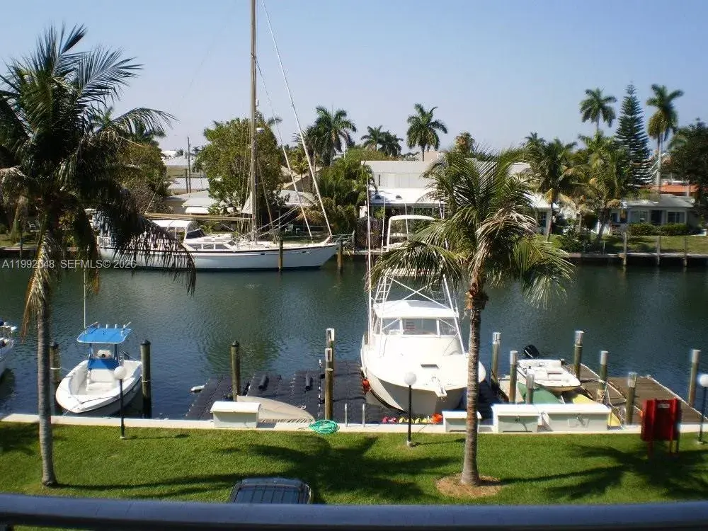 2 bedroom 1 bath Residential Lease for rent at 1731 SE 15th St # 402, Fort Lauderdale FL 33316