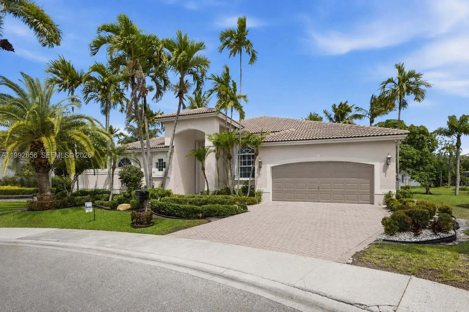 3038 Lakewood Dr, Weston FL 33332
