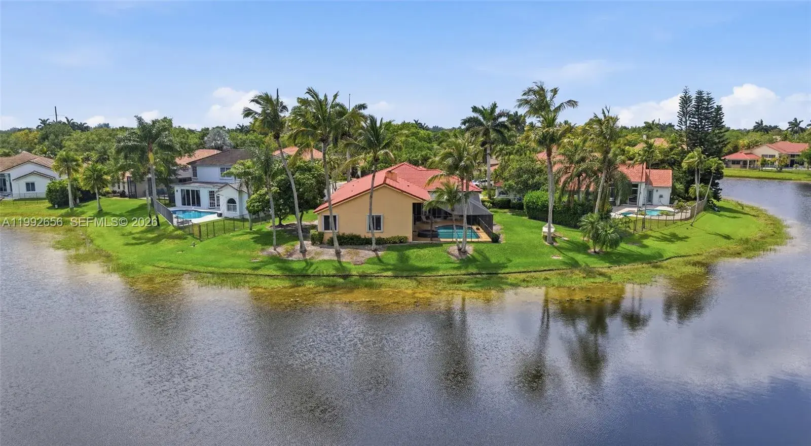 3038 Lakewood Dr, Weston FL 33332