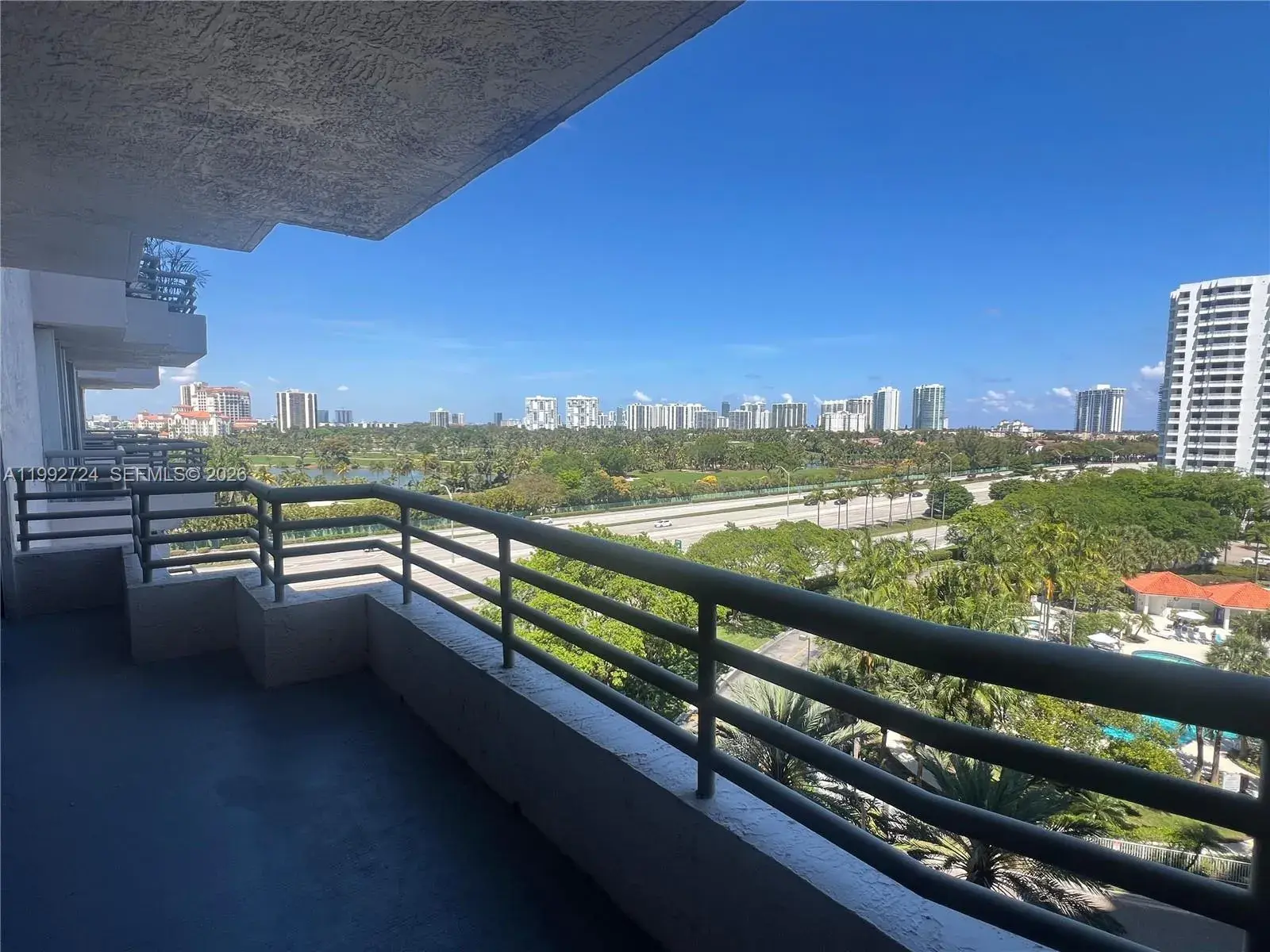 2 bedroom 2 bath Residential Lease for rent at 3300 NE 191st St # 909, Aventura FL 33180