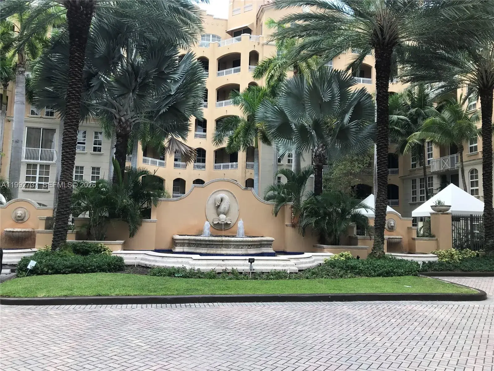 1 bedroom 1 bath Residential Lease for rent at 3001 NE 185th St # 422, Aventura FL 33180