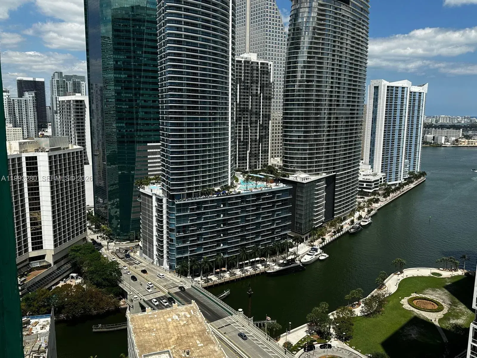 2 bedroom 2 bath Residential Lease for rent at 500 Brickell Ave # 3307, Miami FL 33131