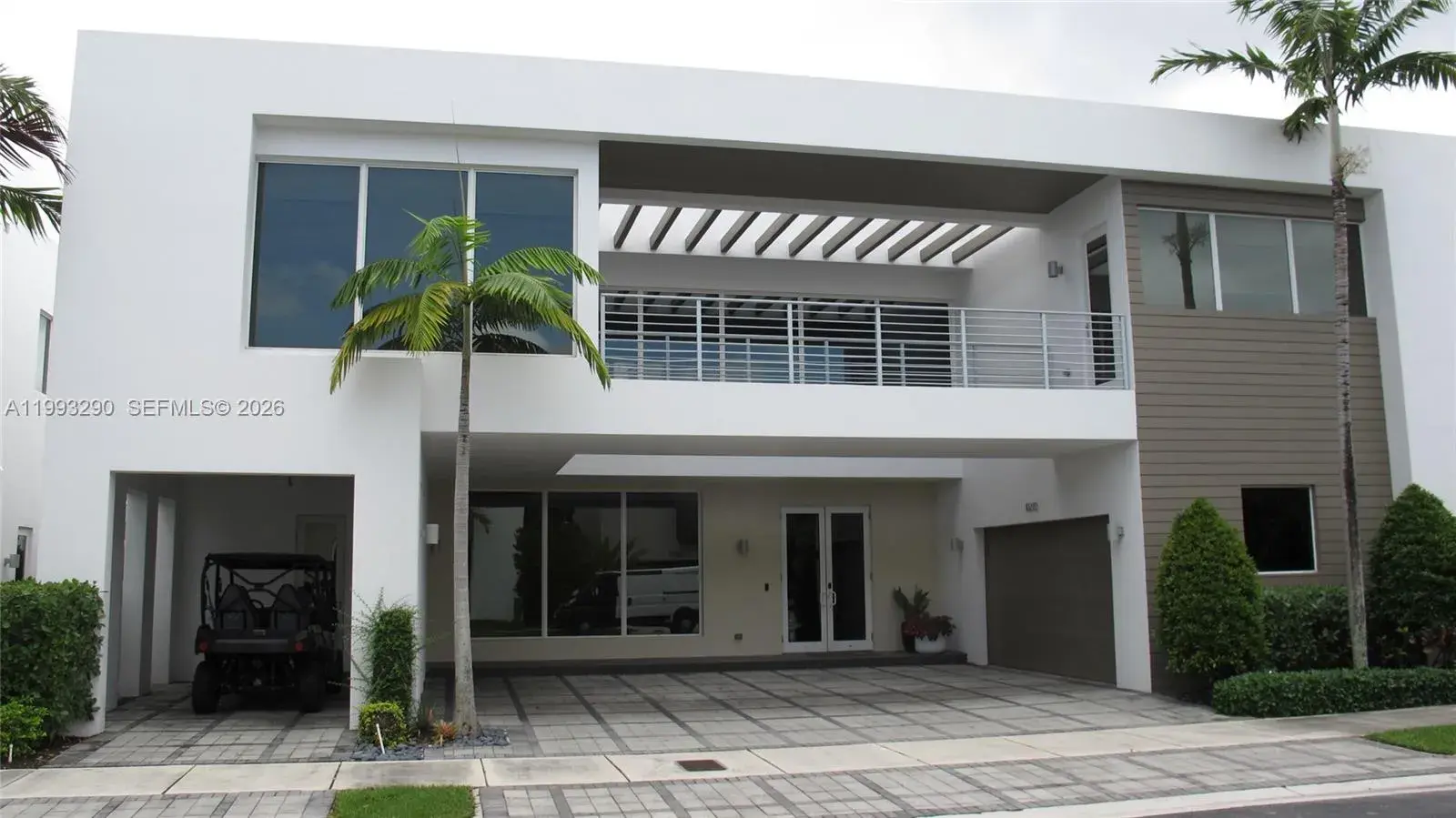 6 bedroom 7 bath Residential for sale at 10272 NW 75th Ter, Doral FL 33178