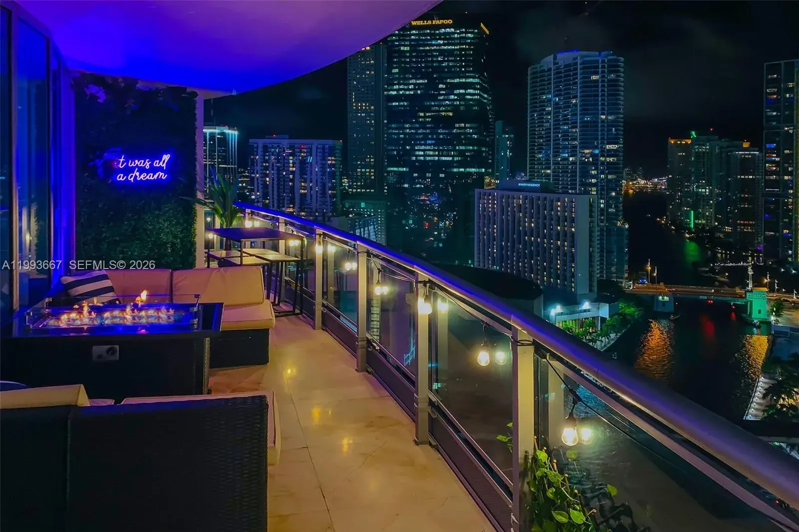 350 S Miami Ave # 3002, Miami FL 33130 photo 2