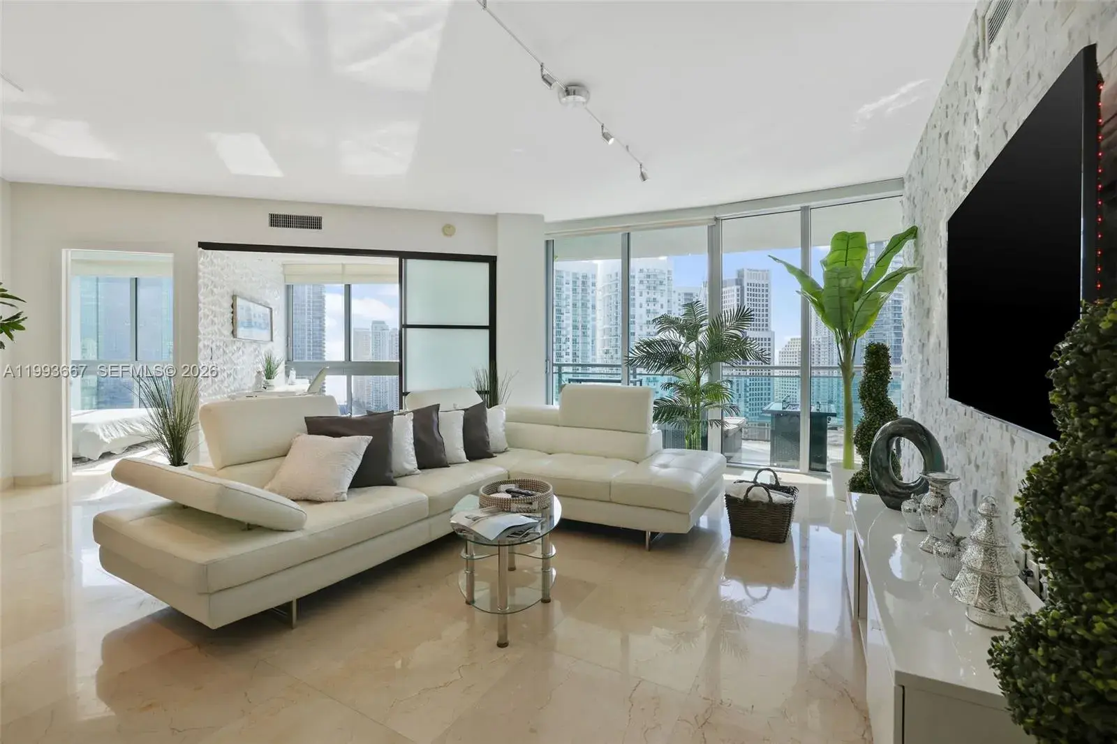 350 S Miami Ave # 3002, Miami FL 33130 photo 3