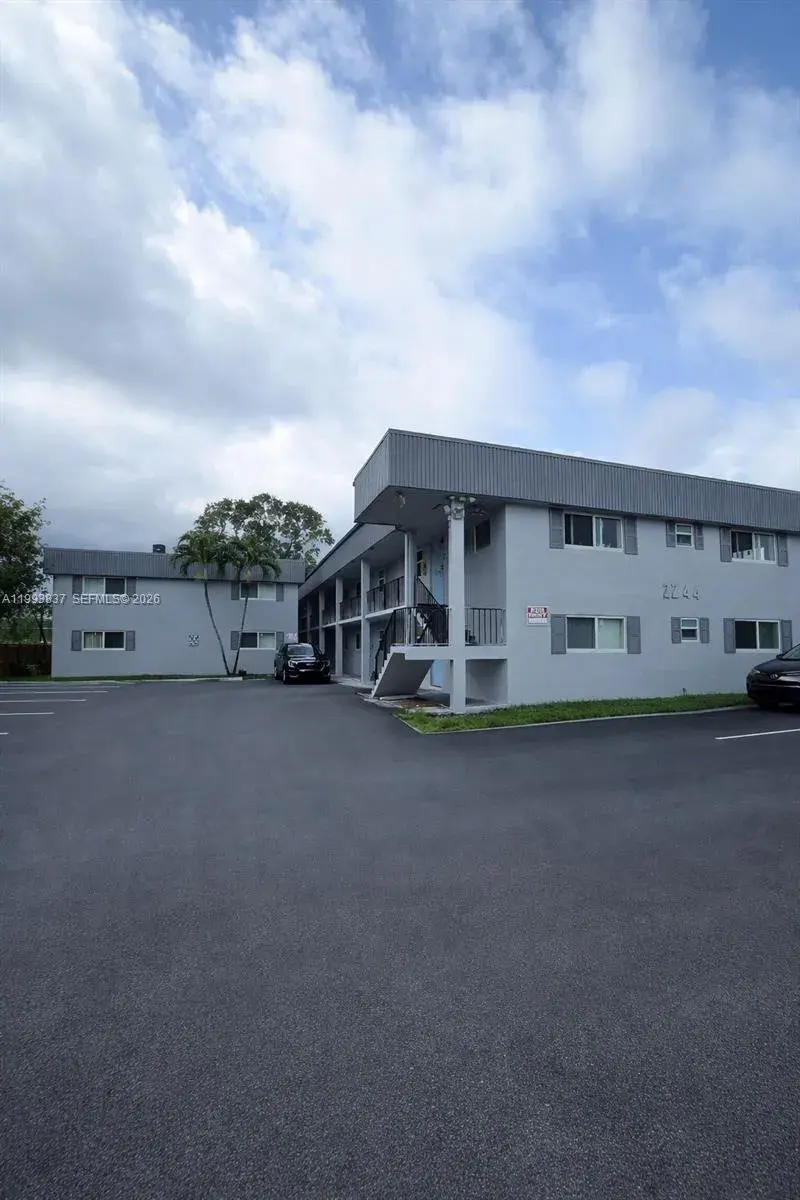 2 bedroom 2 bath Residential Lease for rent at 2244 Madison St # 3, Hollywood FL 33020