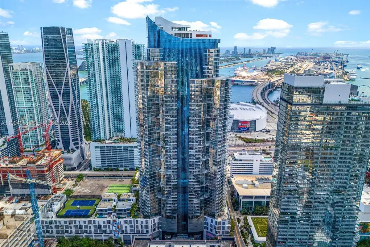 851 NE 1st Ave # 1205, Miami FL 33132