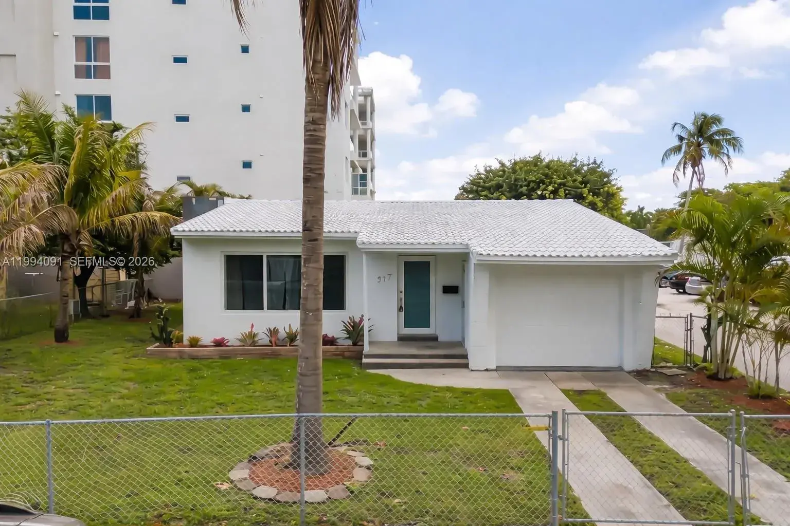 2 bedroom 2 bath Residential for sale at 517 S 19th Ave, Hollywood FL 33020