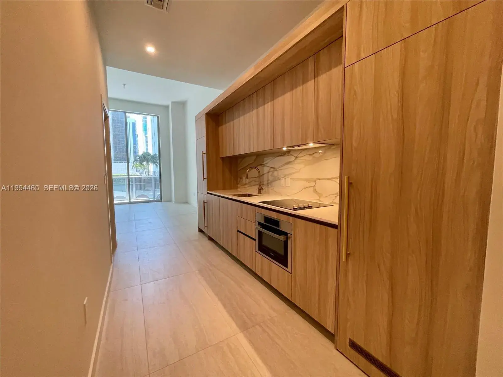 1 bedroom 1 bath Residential Lease for rent at 77 SE 5th # 1213, Miami FL 33131