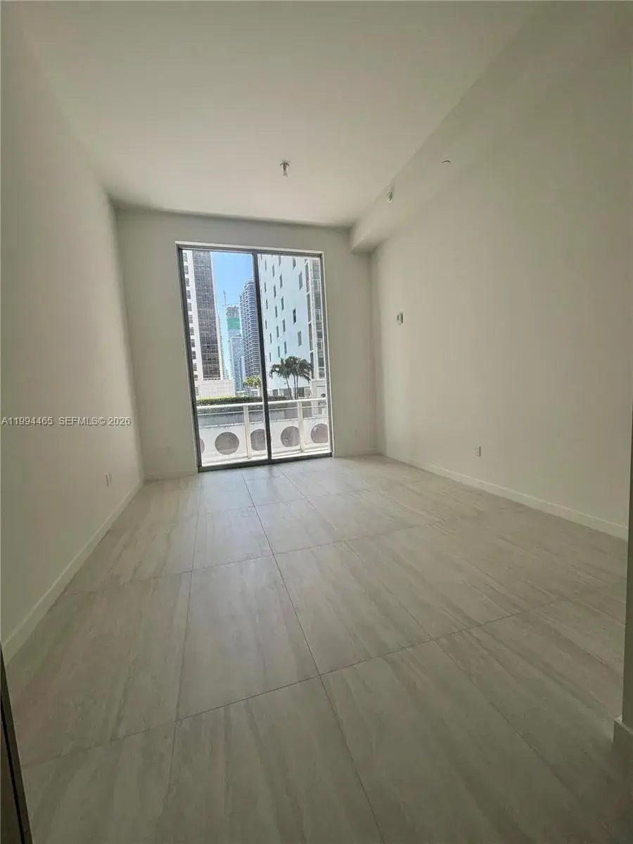 77 SE 5th # 1213, Miami FL 33131