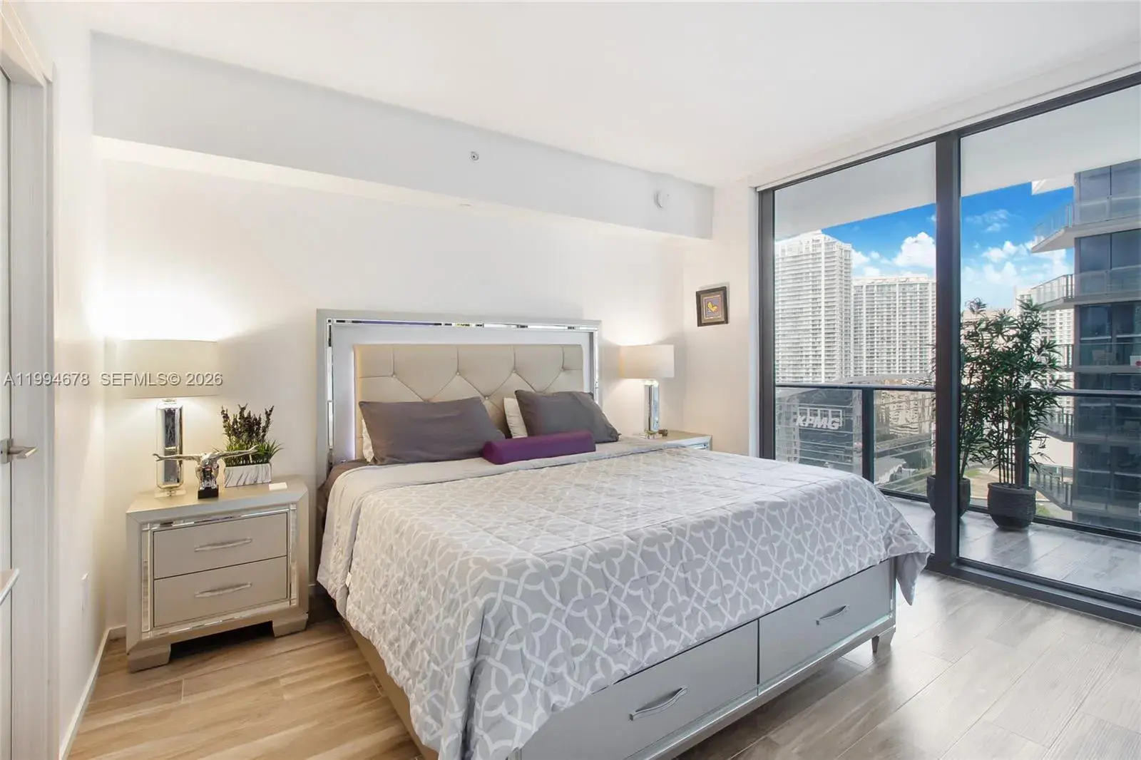1 bedroom 2 bath Residential Lease for rent at 801 S Miami Ave # 2308, Miami FL 33130