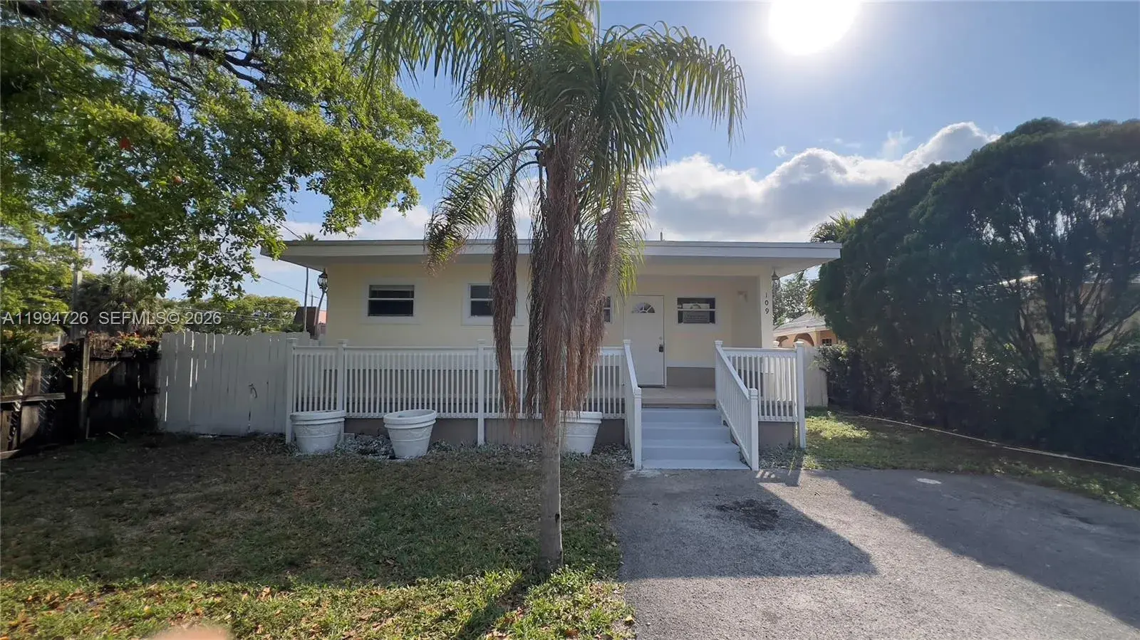 109 SW 1st Ave, Hallandale Beach FL 33009