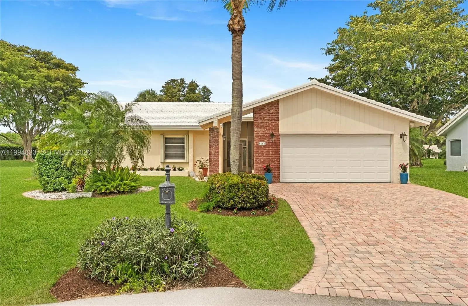 3 bedroom 2 bath Residential for sale at 5669 Pinecrest Cir, Boca Raton FL 33433
