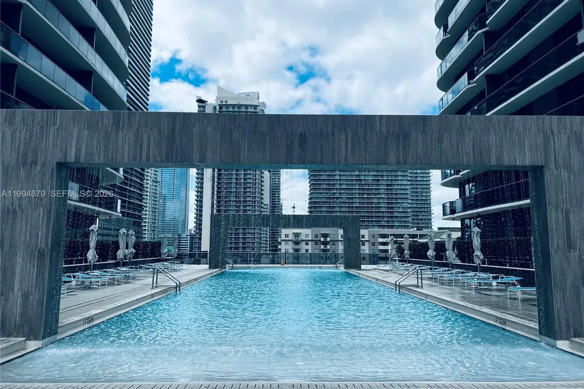 45 SW 9th St # 2004, Miami FL 33130